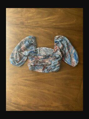 Inside Smocked Puff Sleeve Crop Top Size S